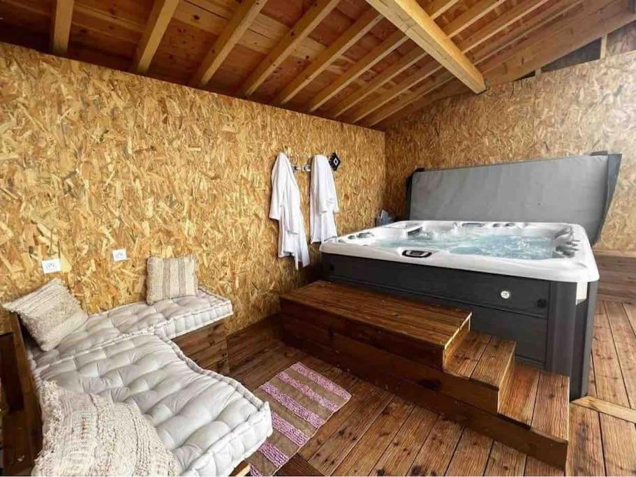Gite A La Ferme Avec Jacuzzi Et Piscine Chauffee Saint-Felix-de-Tournegat Ngoại thất bức ảnh