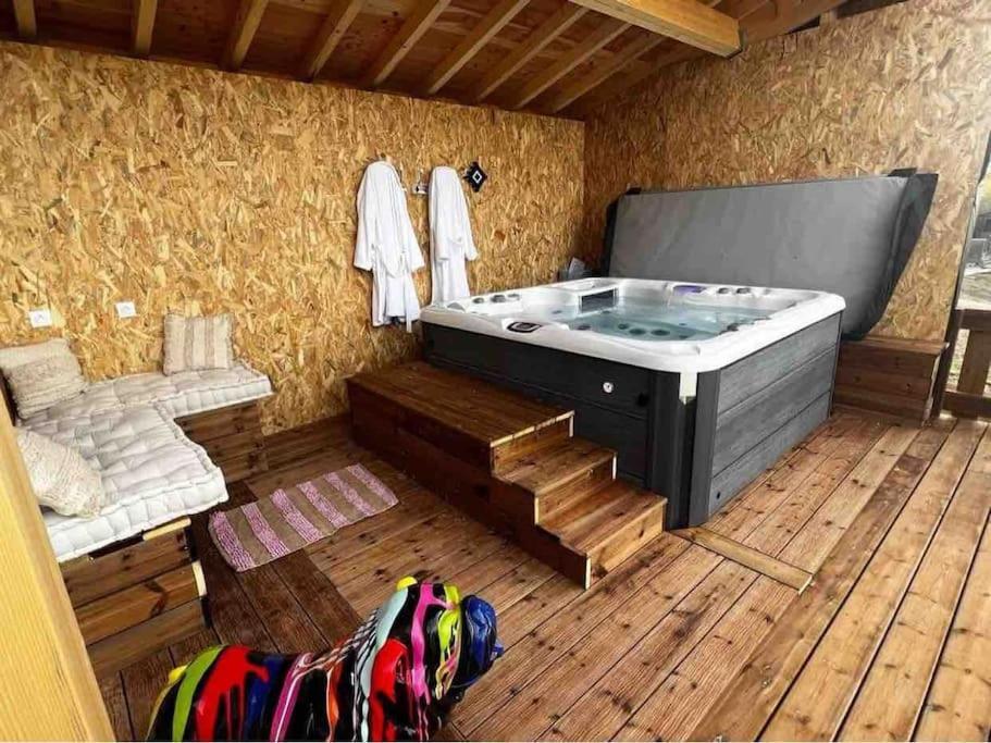 Gite A La Ferme Avec Jacuzzi Et Piscine Chauffee Saint-Felix-de-Tournegat Ngoại thất bức ảnh